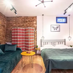 old-town-studio-stylish-central.alltbilisihotels.com/